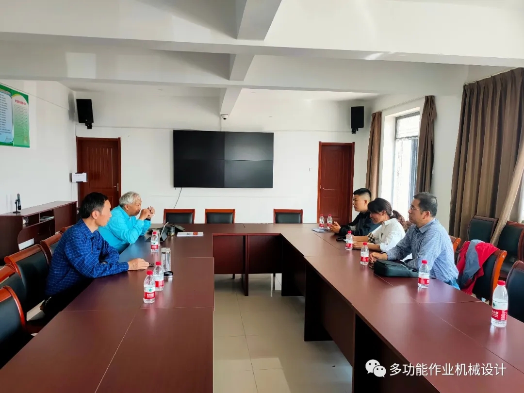 開會討論現代果園發展對於機械化的需求和要求